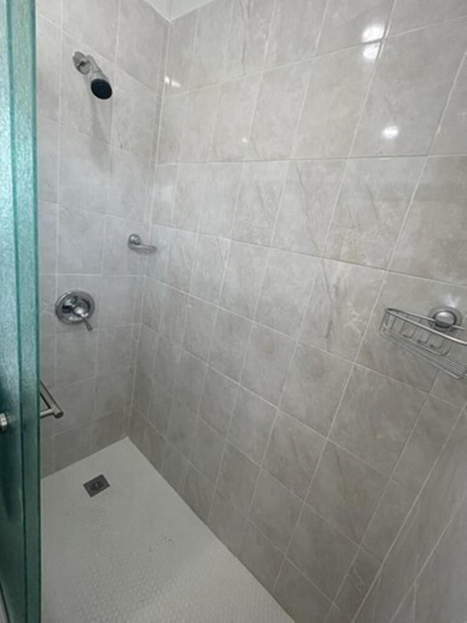Fully Equipped Apartments With Parking Near Cocowalk Майами Экстерьер фото
