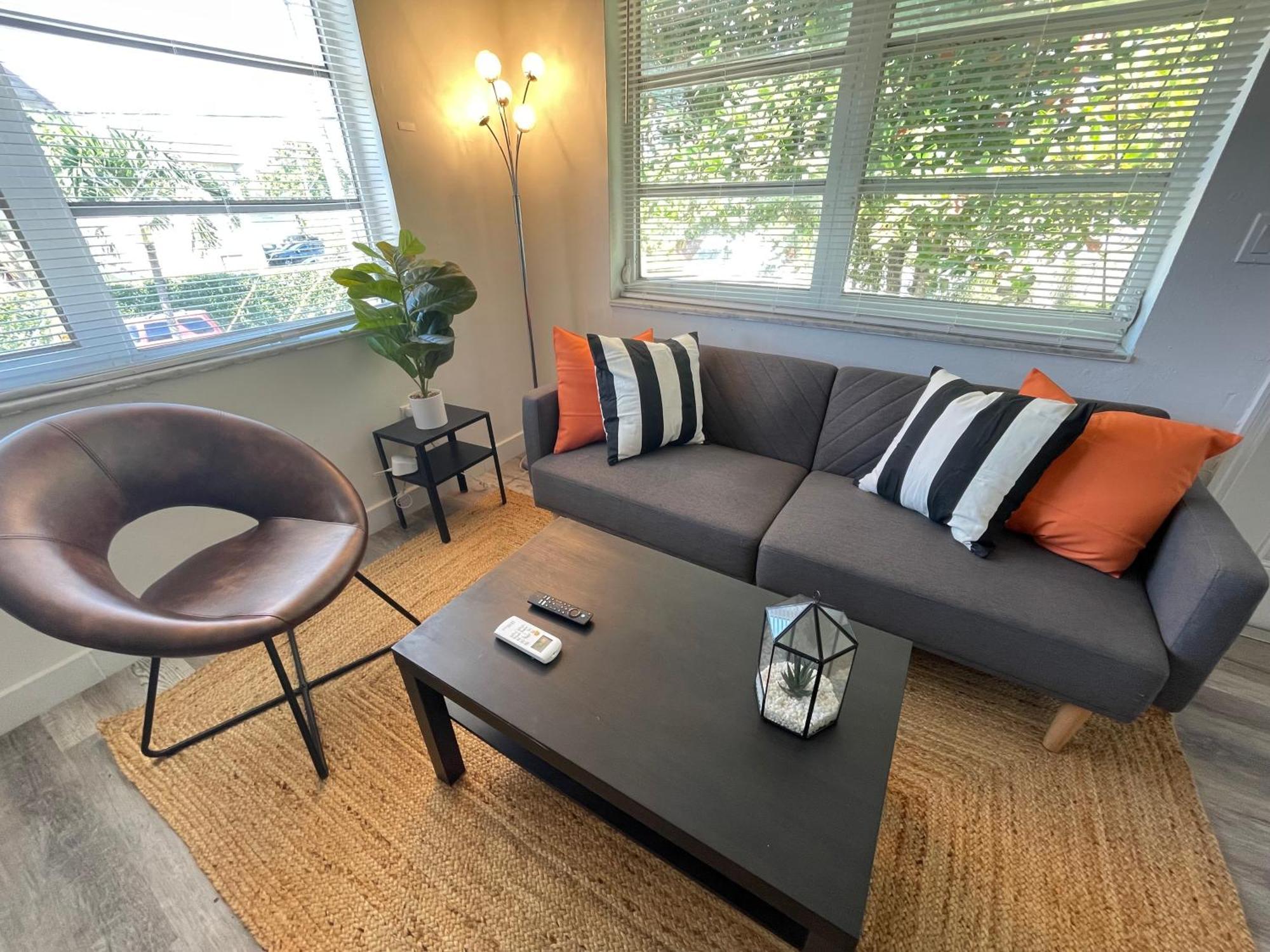 Fully Equipped Apartments With Parking Near Cocowalk Майами Экстерьер фото