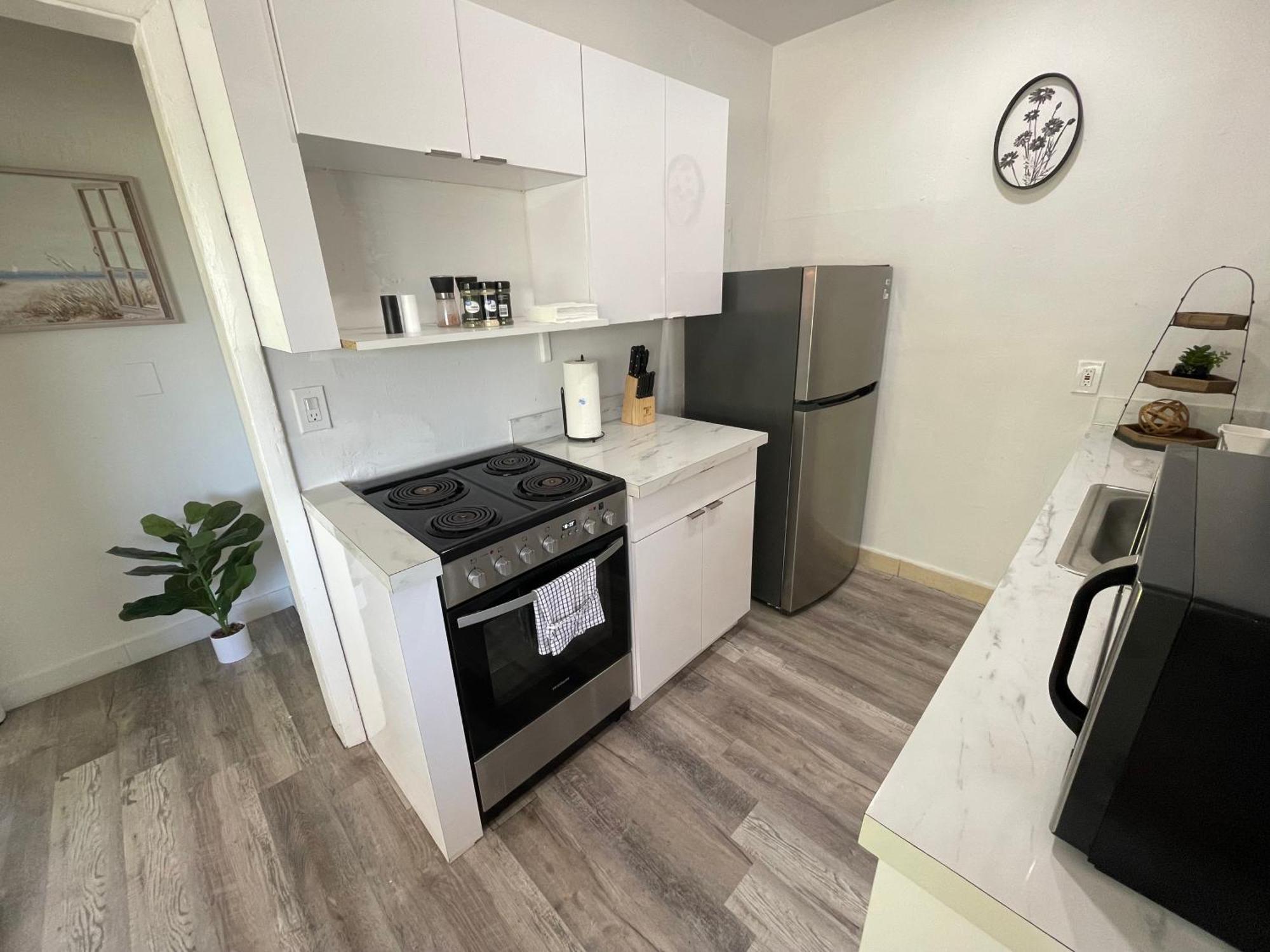 Fully Equipped Apartments With Parking Near Cocowalk Майами Экстерьер фото