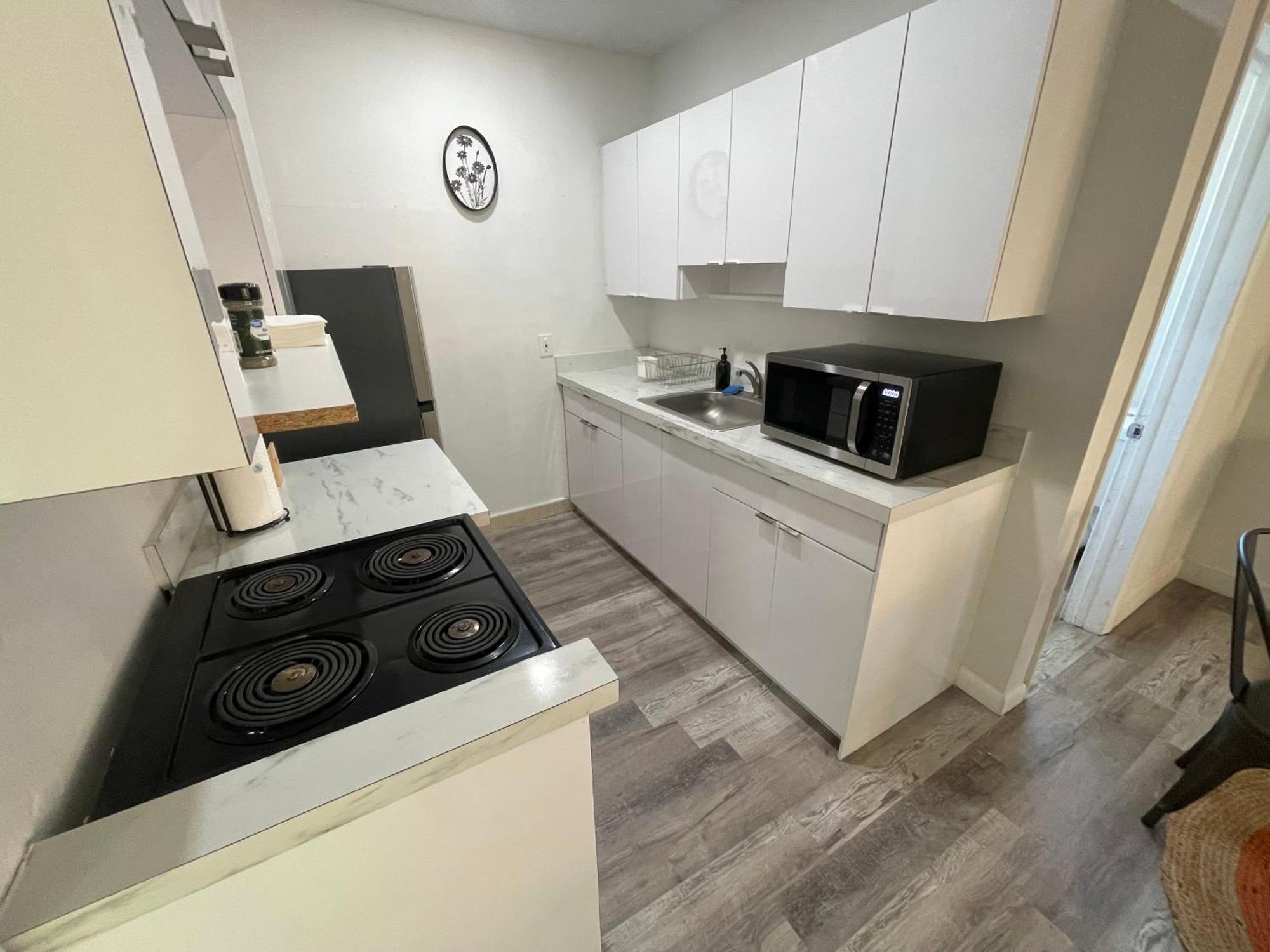 Fully Equipped Apartments With Parking Near Cocowalk Майами Экстерьер фото