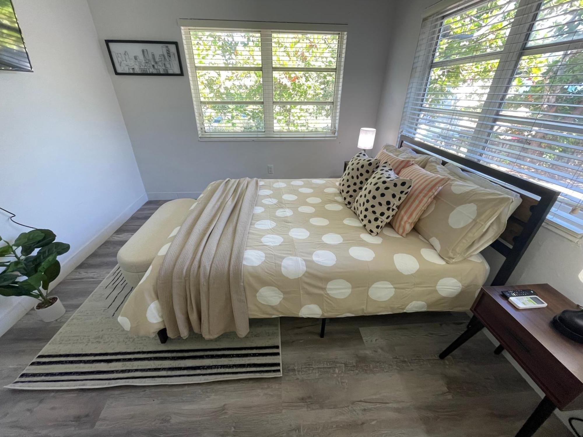 Fully Equipped Apartments With Parking Near Cocowalk Майами Экстерьер фото