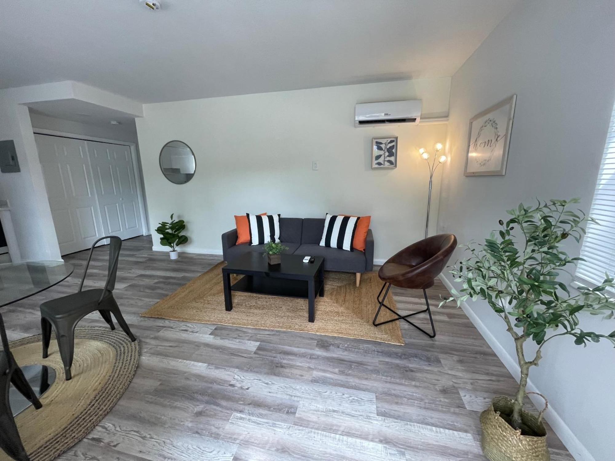 Fully Equipped Apartments With Parking Near Cocowalk Майами Экстерьер фото