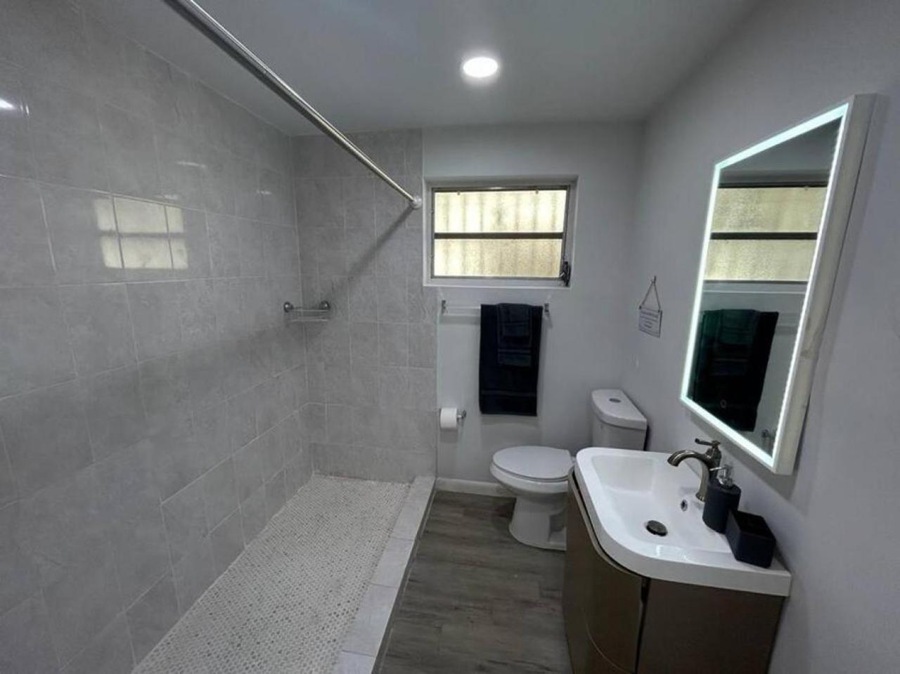 Fully Equipped Apartments With Parking Near Cocowalk Майами Экстерьер фото